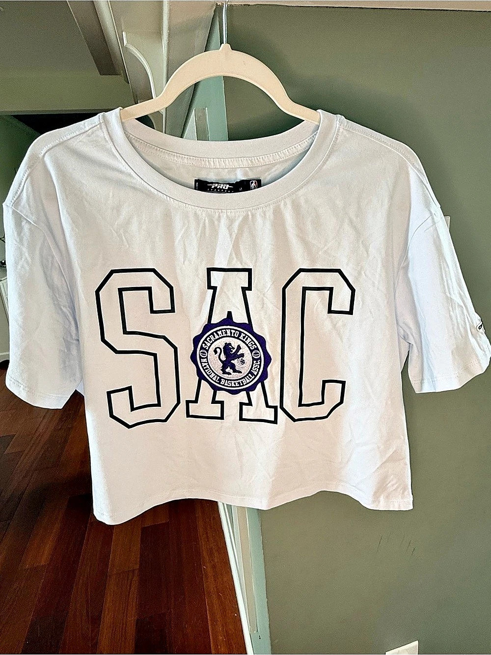 Pro Standard Sacramento Kings Basketball Cropped Tee White & Purple Medium NWT